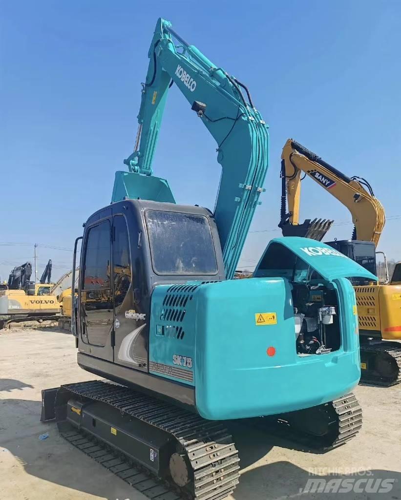Kobelco SK 75 حفارات زحافة