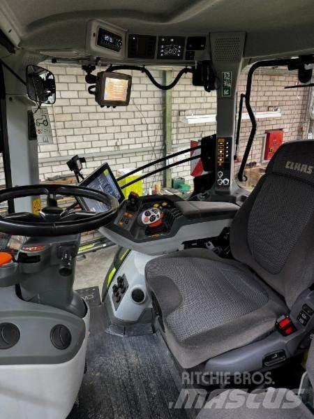 CLAAS AXION 830 الجرارات