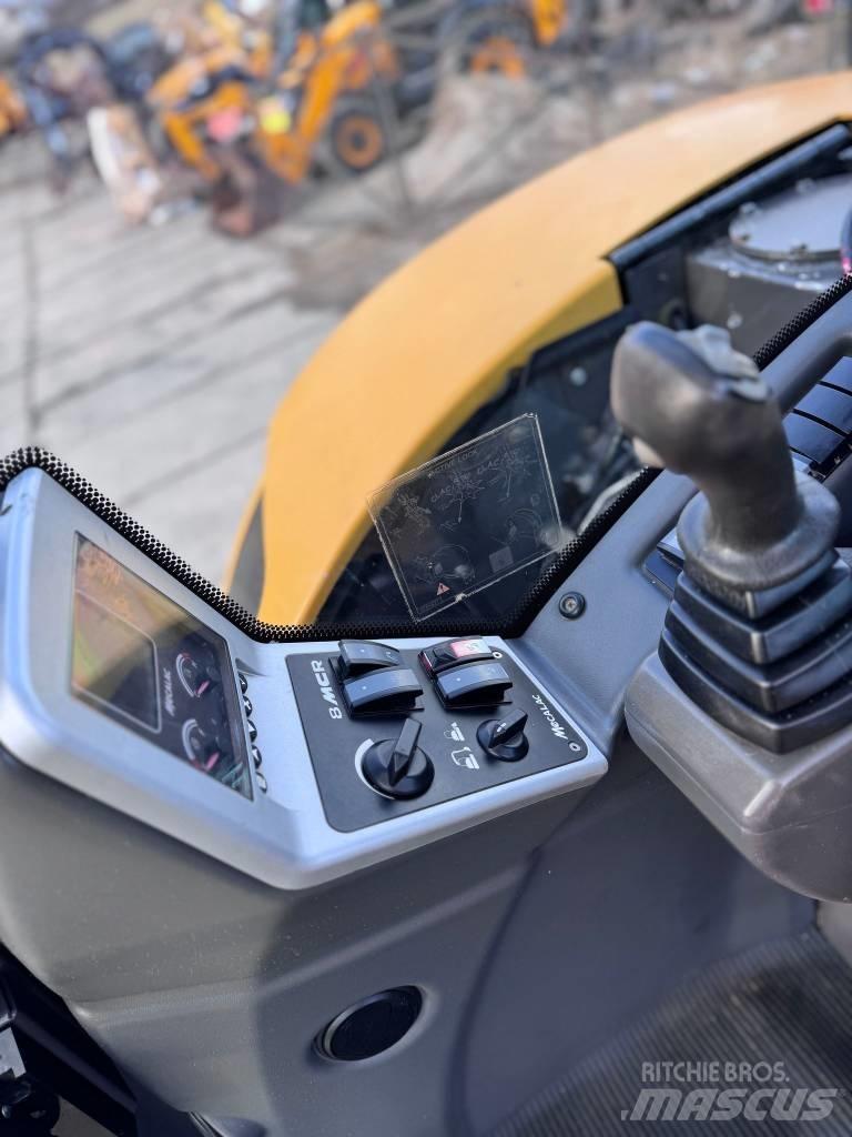 Mecalac 8 M CR حفارات زحافة