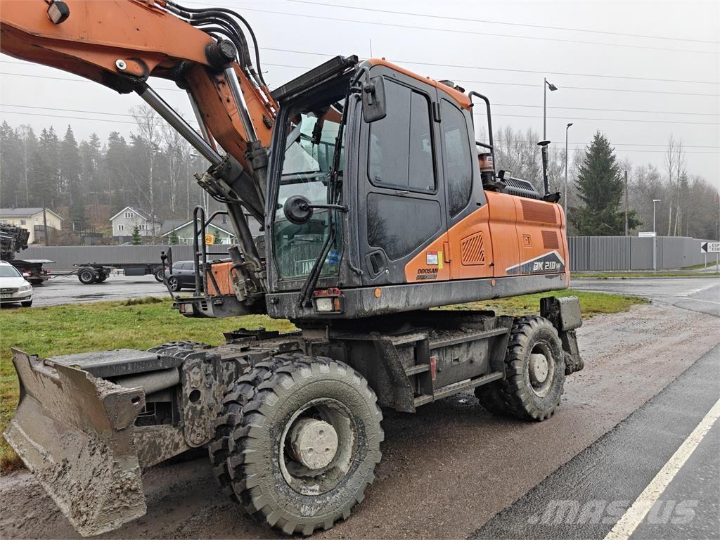 Doosan DX 210 W-7 حفارات بعجل