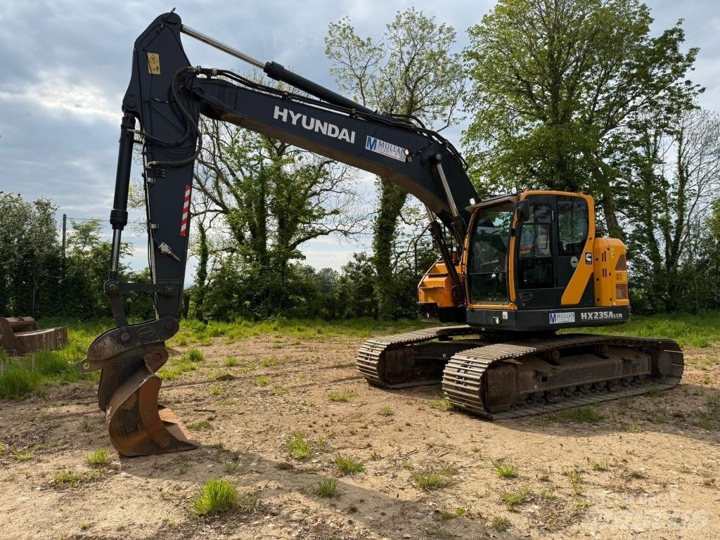 Hyundai HX235 A LCR حفارات زحافة