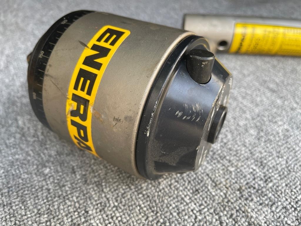  ENERPAC E393 حفارات زحافة