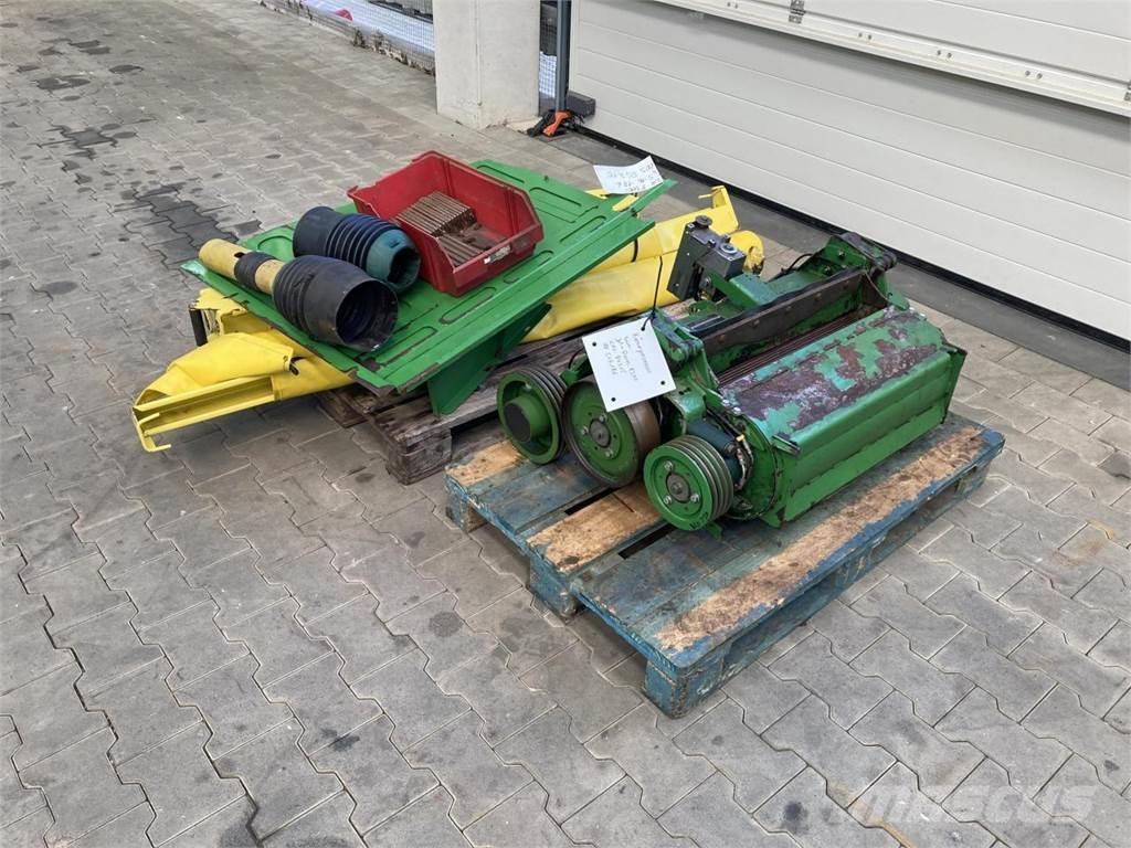 John Deere 8300 علافات ذاتية الدفع