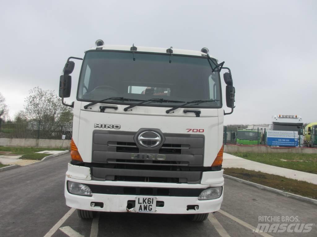 Hino 700 شاحنات الرافعات