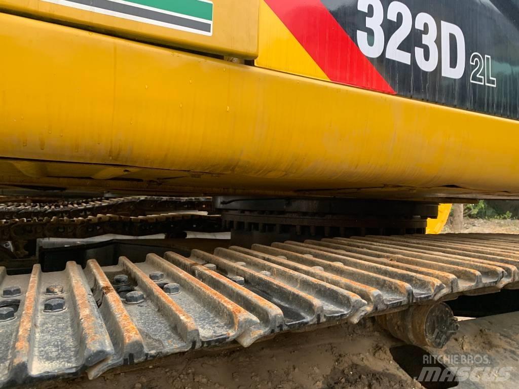 CAT 323 D L حفارات زحافة