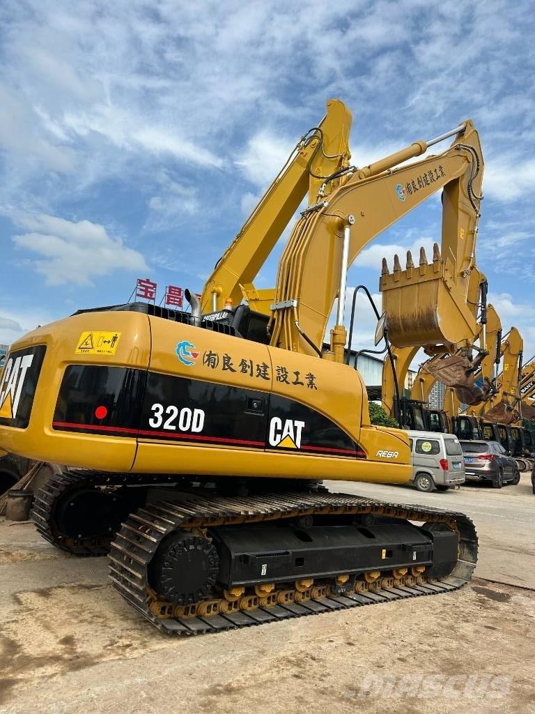 CAT 320 D حفارات زحافة