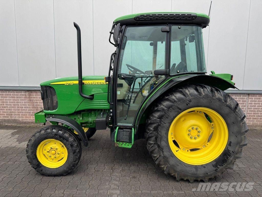 John Deere 5215 معدات نشر الرمال والملح