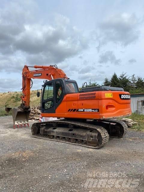 Doosan DX 225 NLC حفارات زحافة