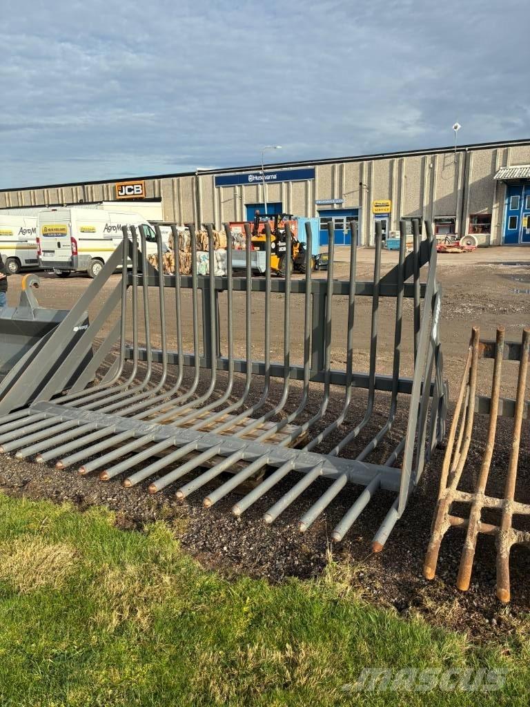 Norje Ensilagegrep ماكينات زراعية أخرى