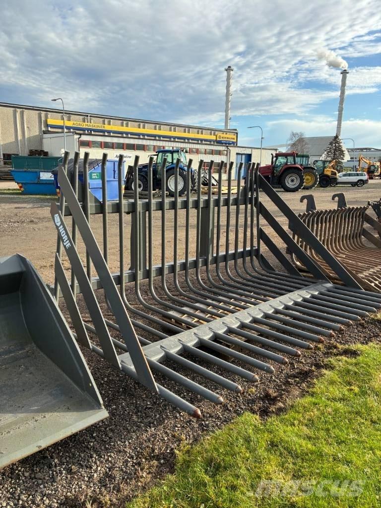 Norje Ensilagegrep ماكينات زراعية أخرى