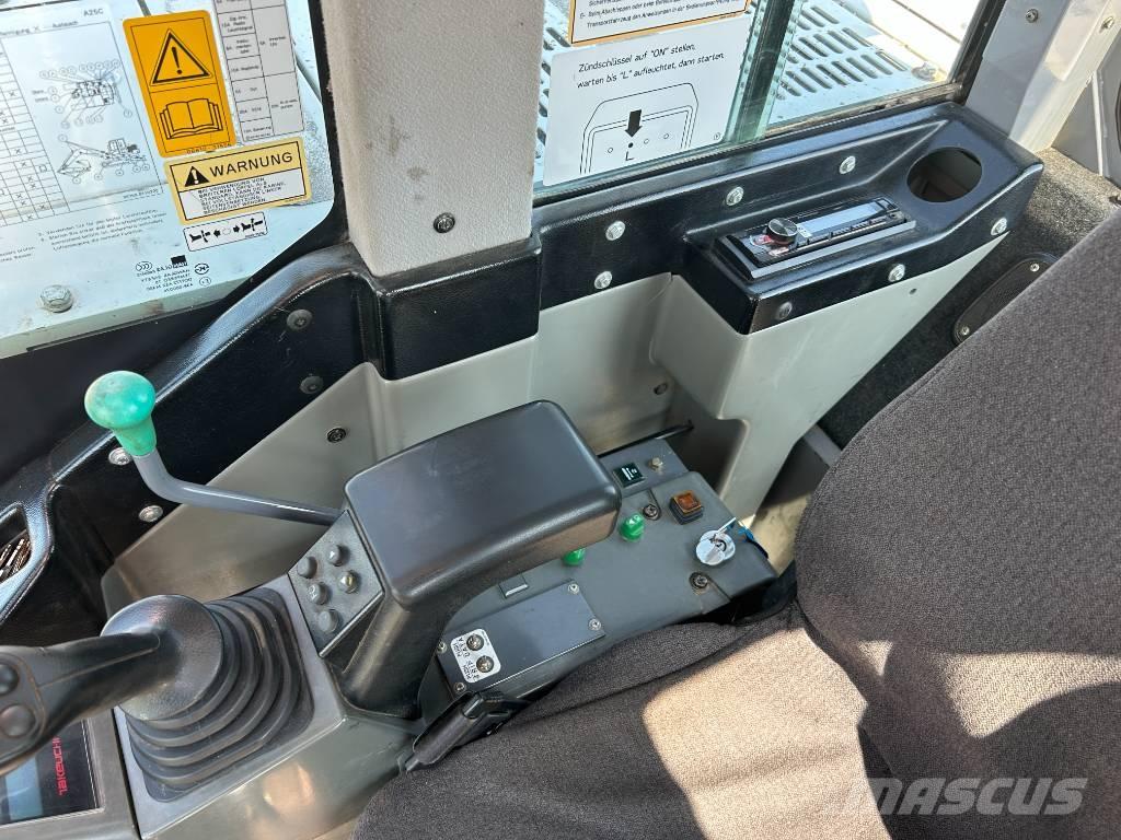 Takeuchi TB 1140 حفارات زحافة