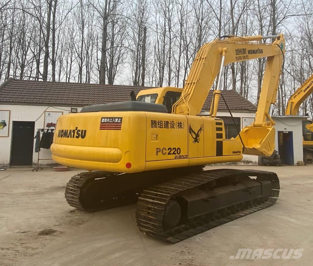 Komatsu PC 220-8 حفارات زحافة