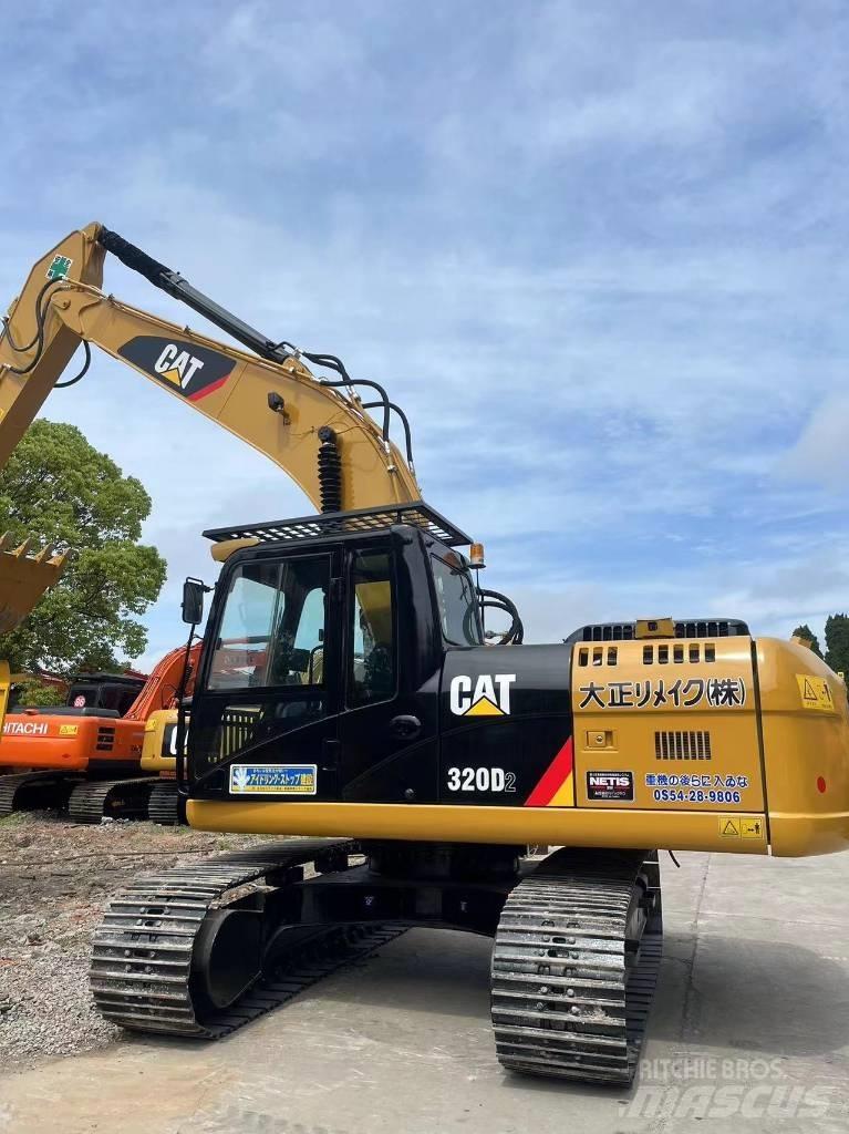 CAT 320 D2 حفارات زحافة