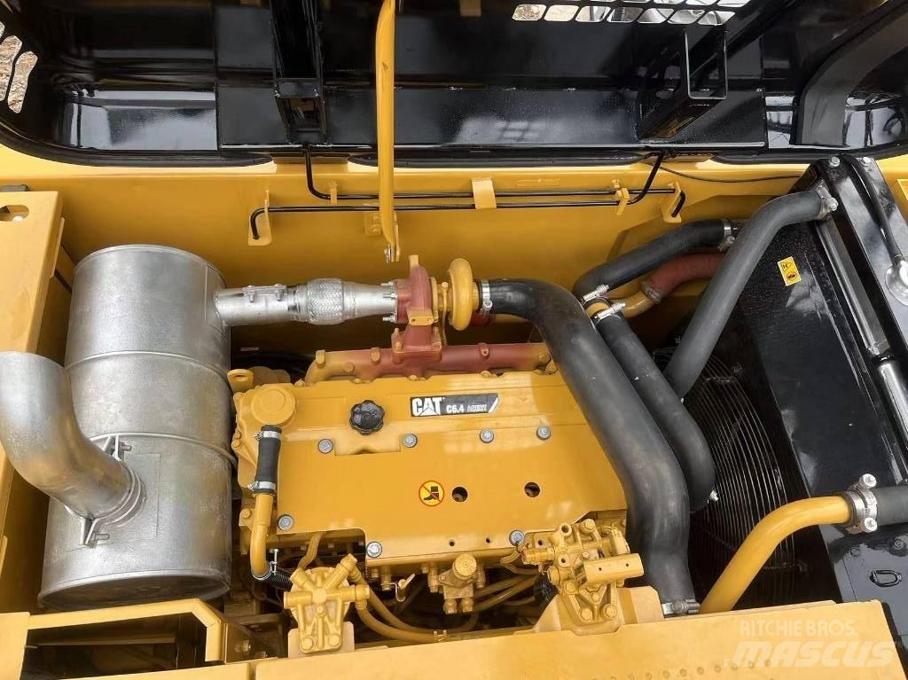 CAT 320 D2 حفارات زحافة