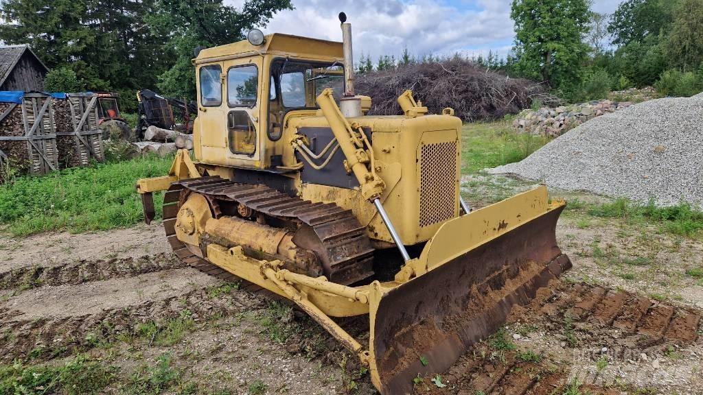 CAT D 4 D بلدوزرات مجنزرة