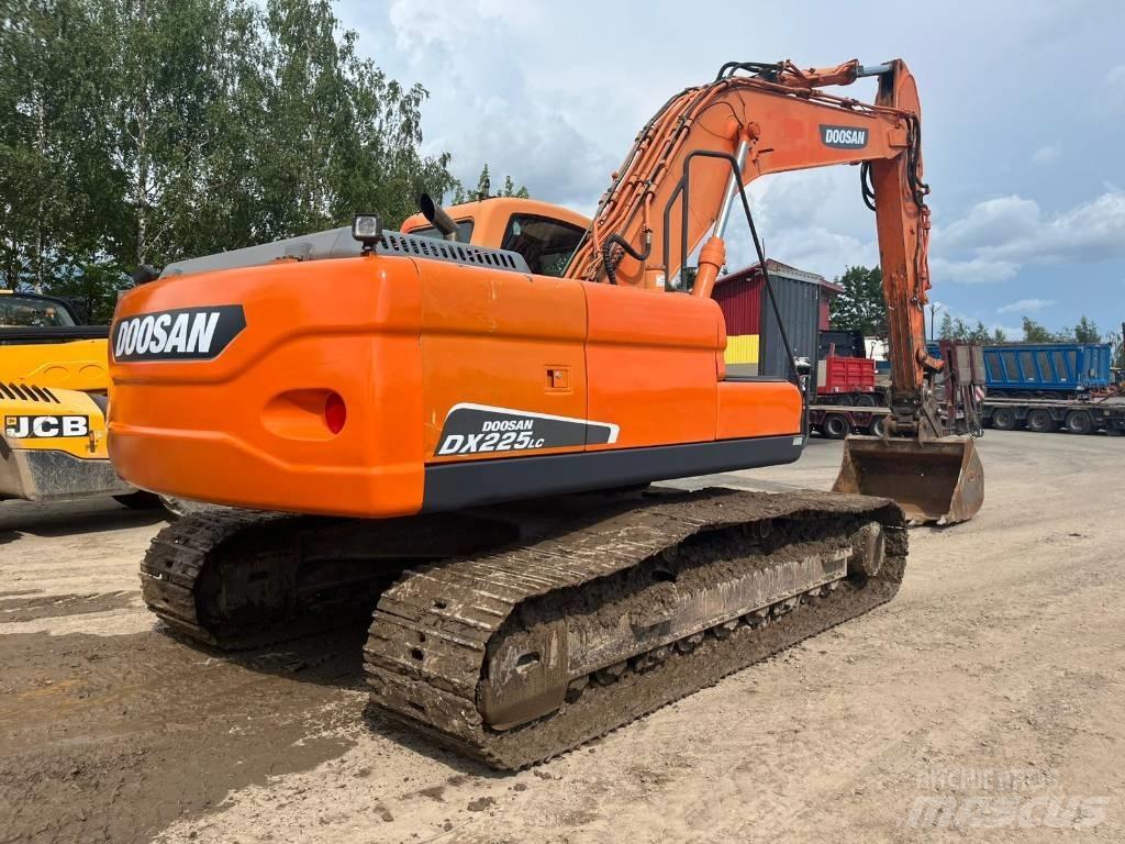 Doosan DX 225 LC حفارات زحافة