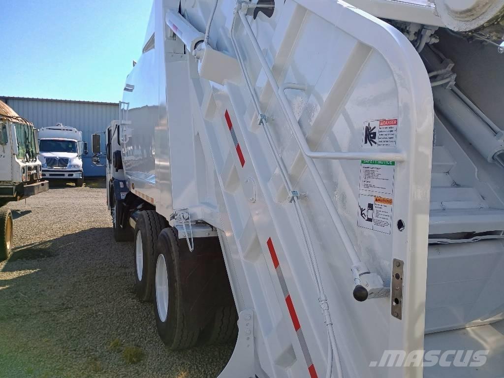 Crane Carrier LE شاحنات المخلفات