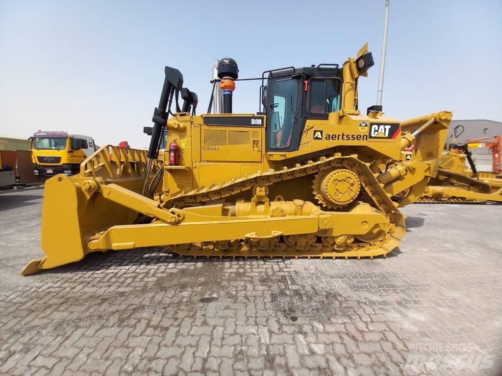 CAT D8R (Abu Dhabi) بلدوزرات مجنزرة