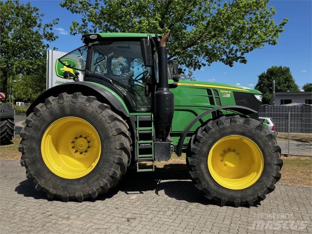John Deere 6230R الجرارات