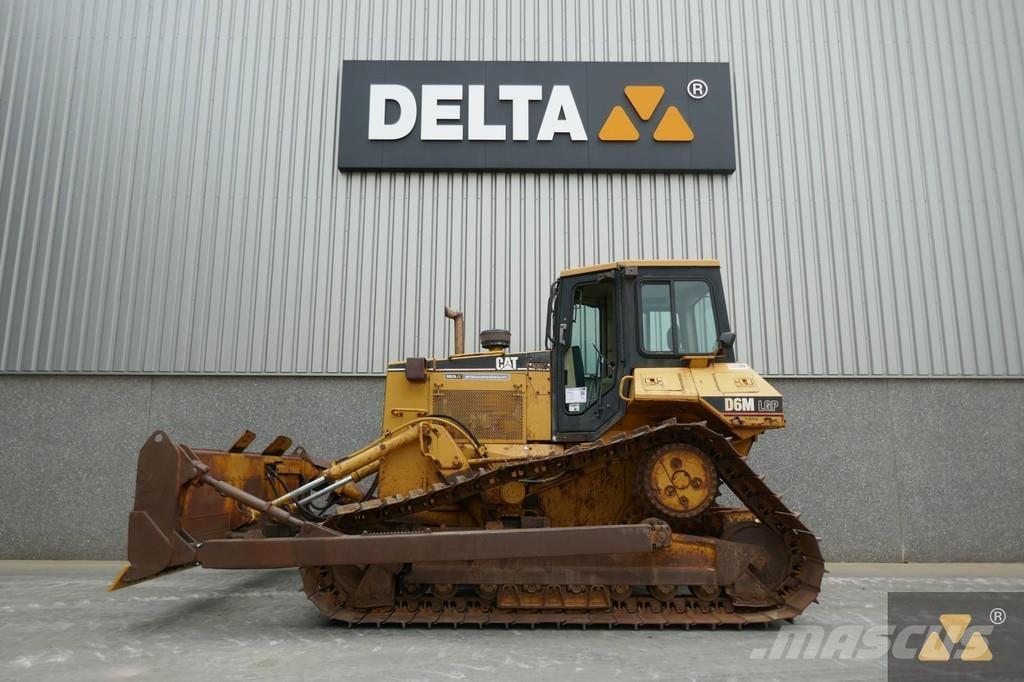 CAT D6M LGP بلدوزرات مجنزرة