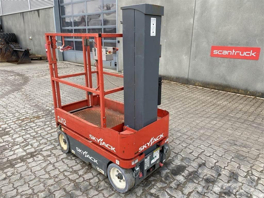 SkyJack SJ12 رافعات السارية الرأسية