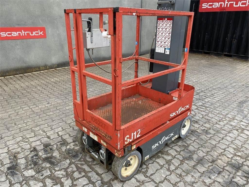 SkyJack SJ12 رافعات السارية الرأسية