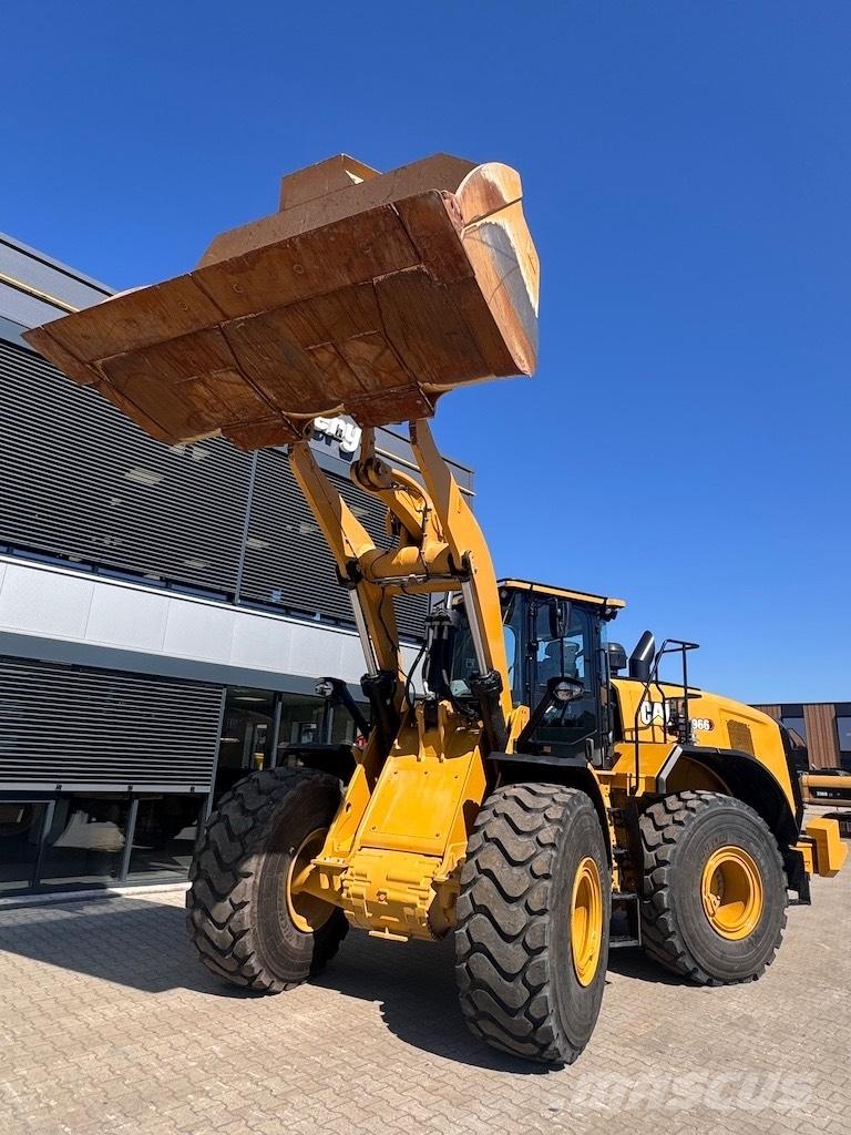 CAT 966 لوادر بعجل