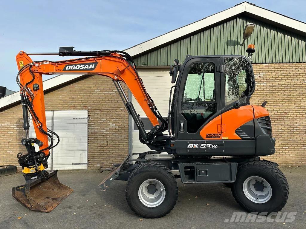 Doosan DX57W-7 حفارات بعجل