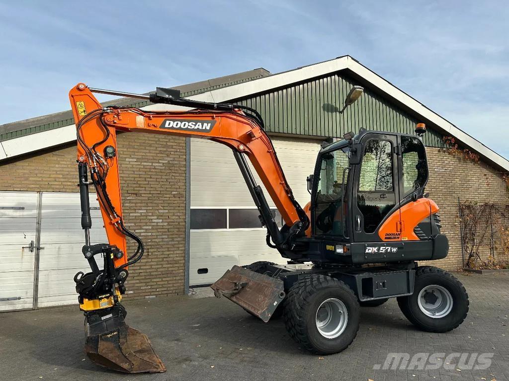 Doosan DX57W-7 حفارات بعجل