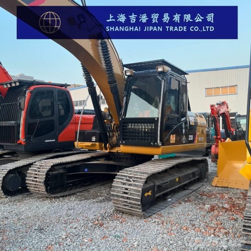 CAT 323 D حفارات زحافة