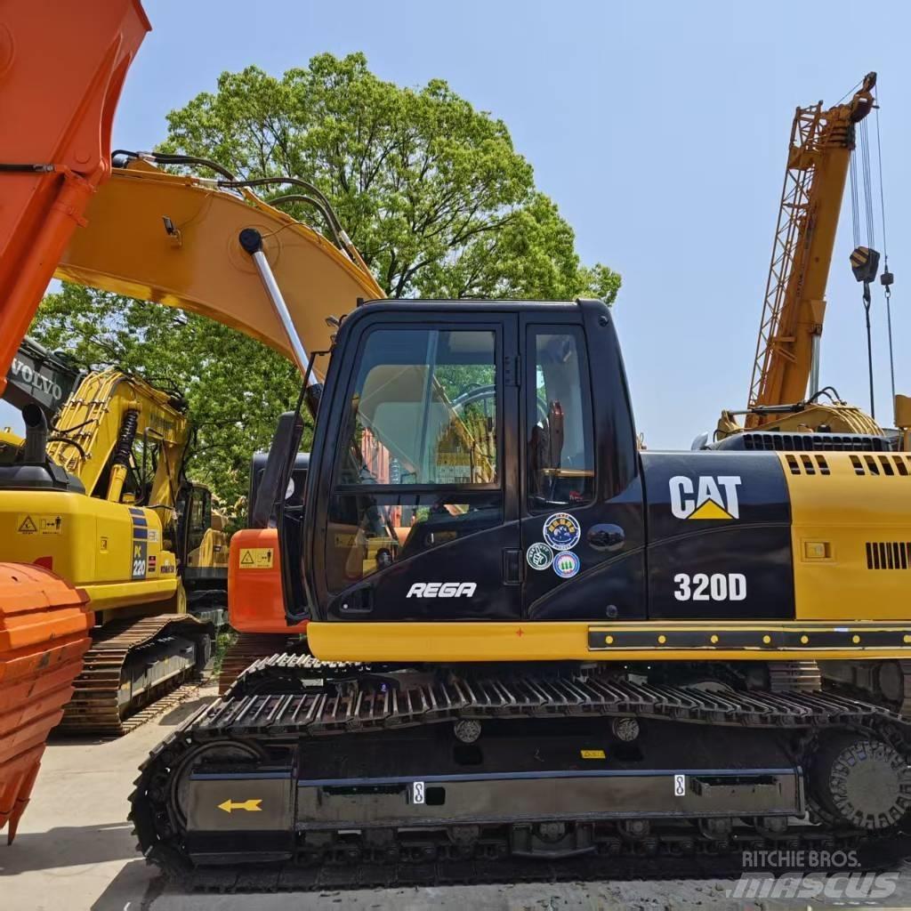 CAT 320D حفارات زحافة