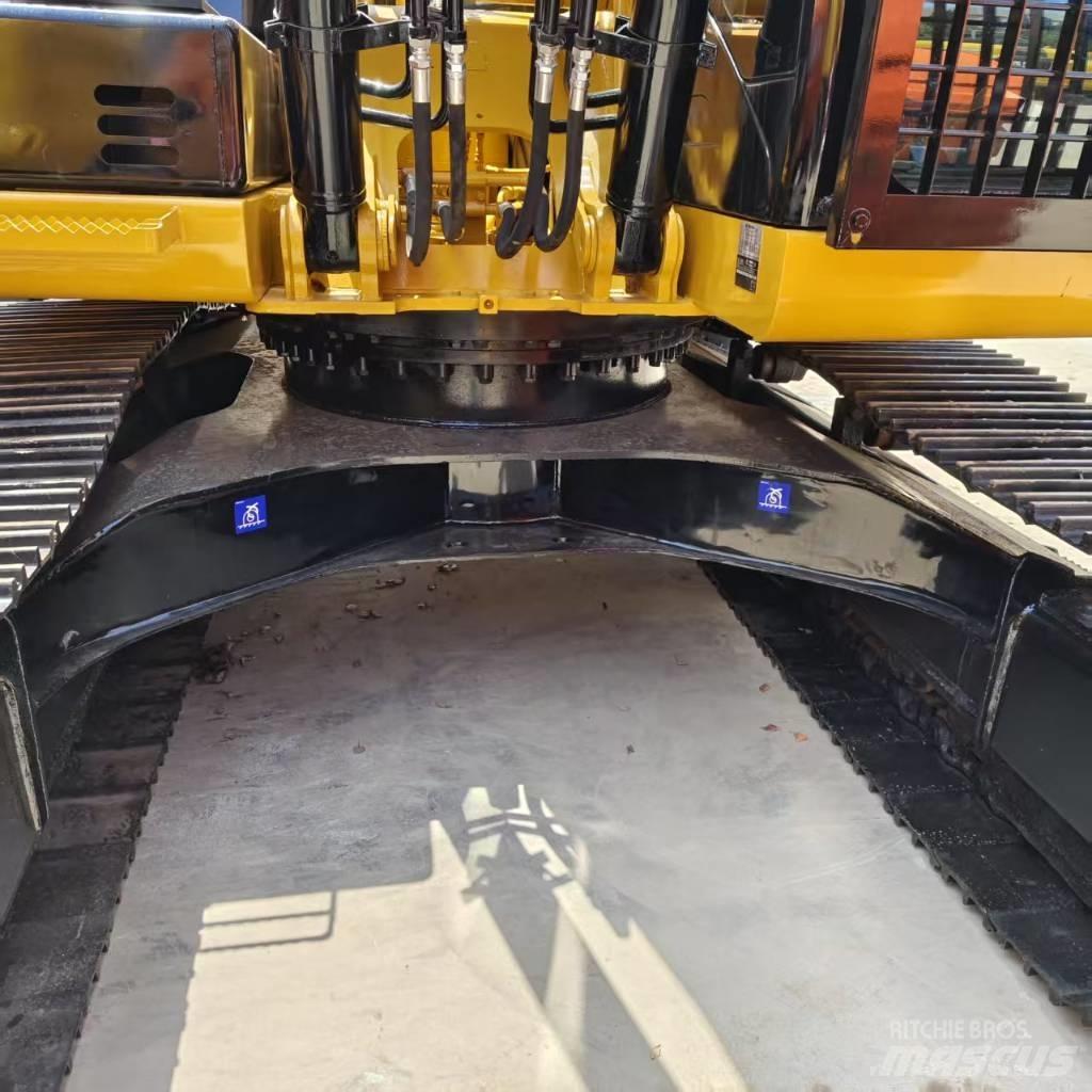 CAT 320D حفارات زحافة