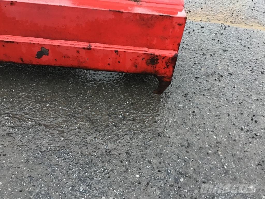 Evi Giljotiinikoura خطاطيف