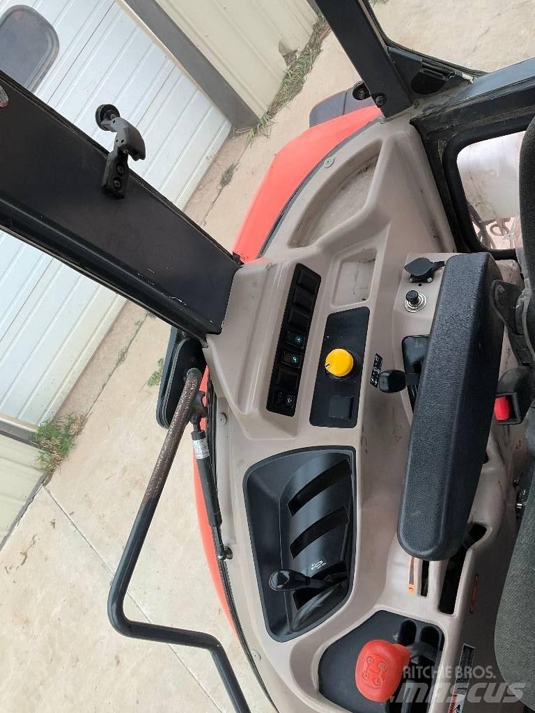 Kubota M 7060 الجرارات