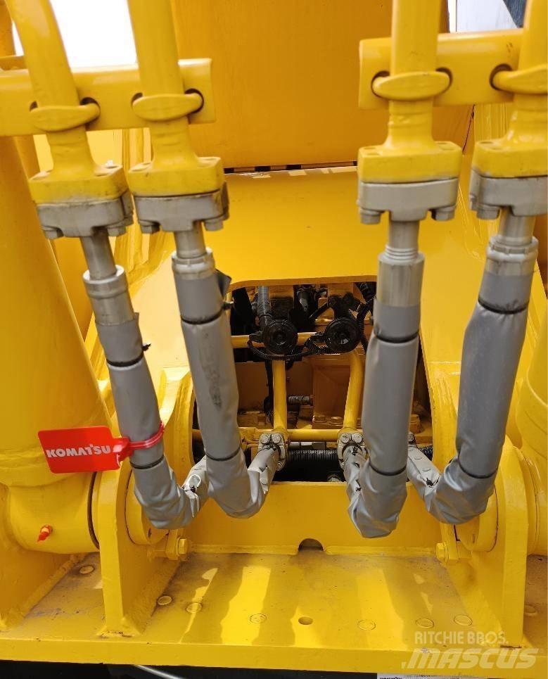 Komatsu PC 210 LC حفارات زحافة