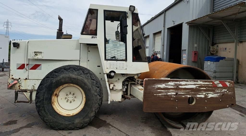 CAT CS583 C مداحل أحادية الأسطوانة
