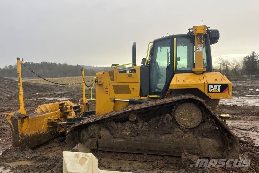 CAT D 6 N LGP بلدوزرات مجنزرة