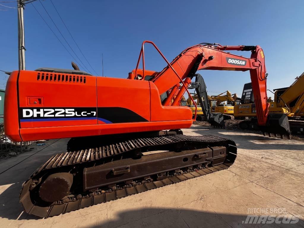 Doosan DH 225 LC-7 حفارات زحافة