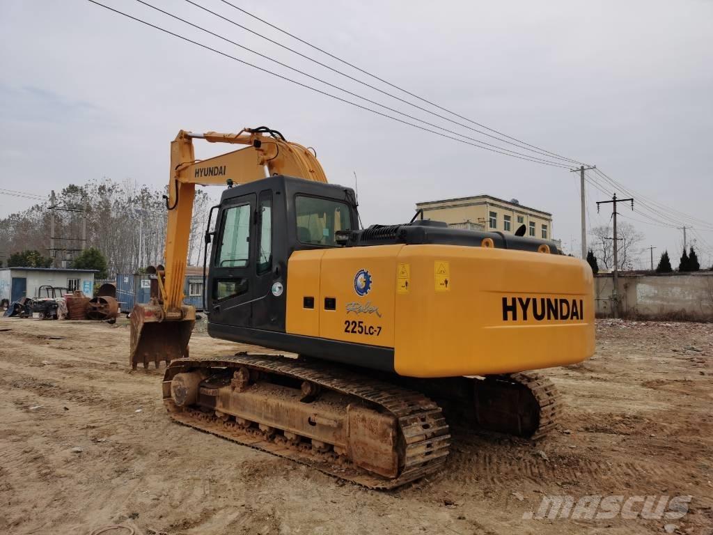Hyundai R225LC-7 حفارات زحافة