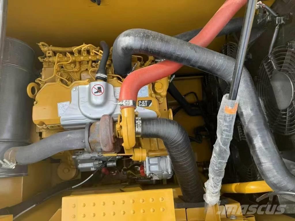 CAT 320GC حفارات زحافة