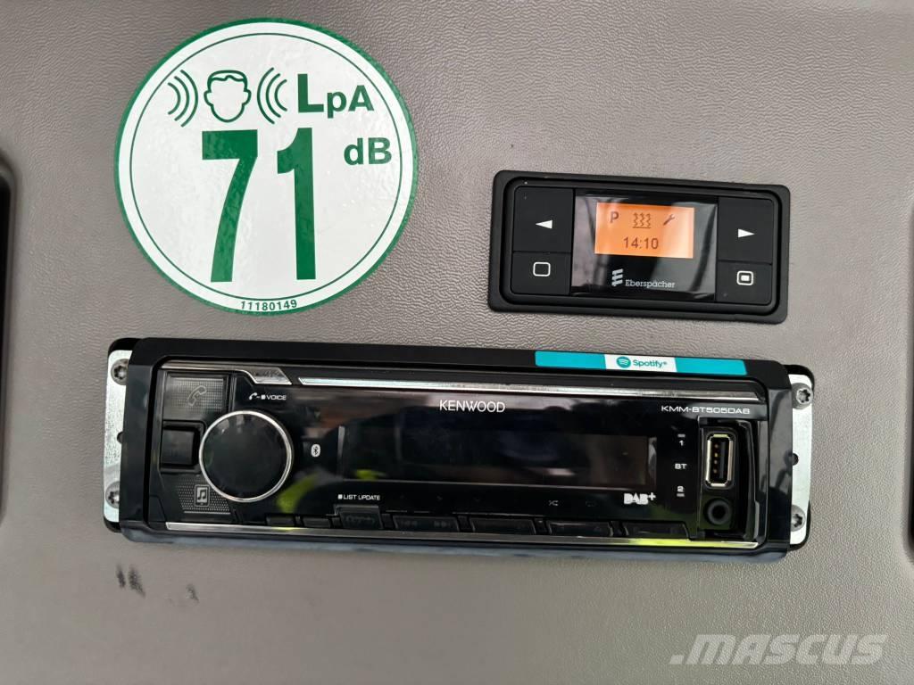 Volvo ECR 235 E حفارات زحافة