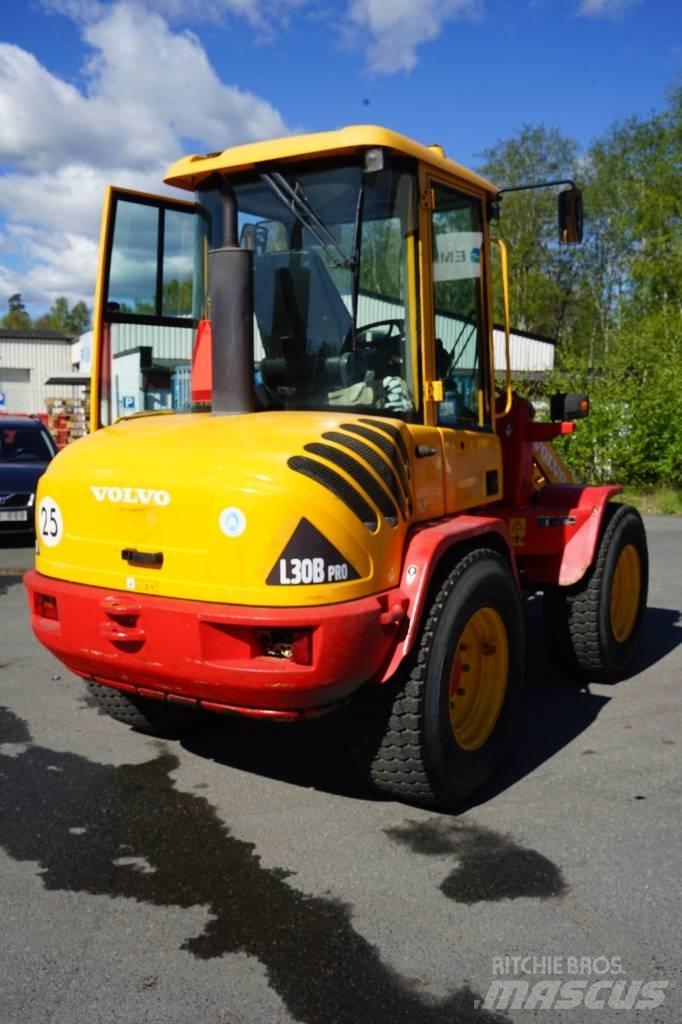 Volvo L 30 B PRO لوادر بعجل