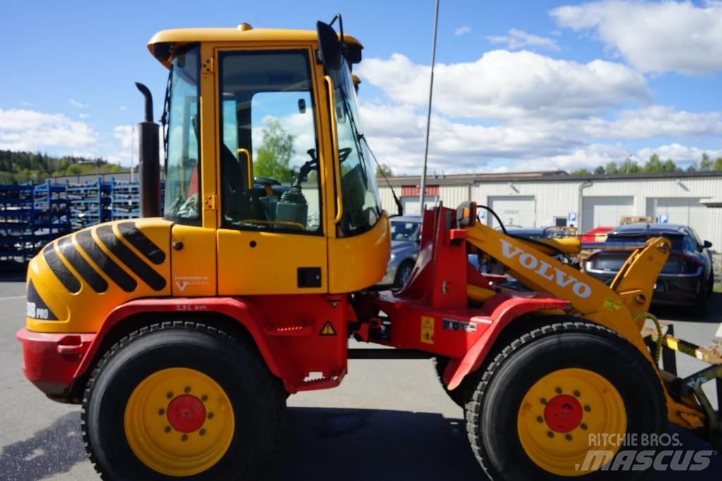 Volvo L 30 B PRO لوادر بعجل