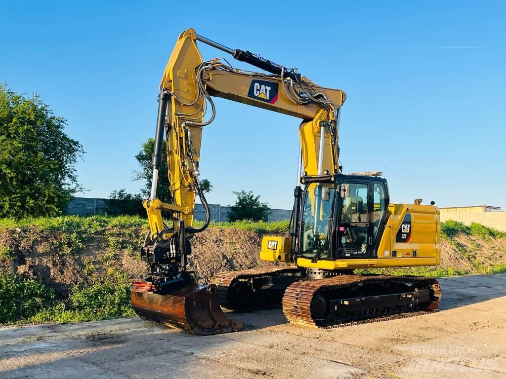CAT 323 حفارات زحافة