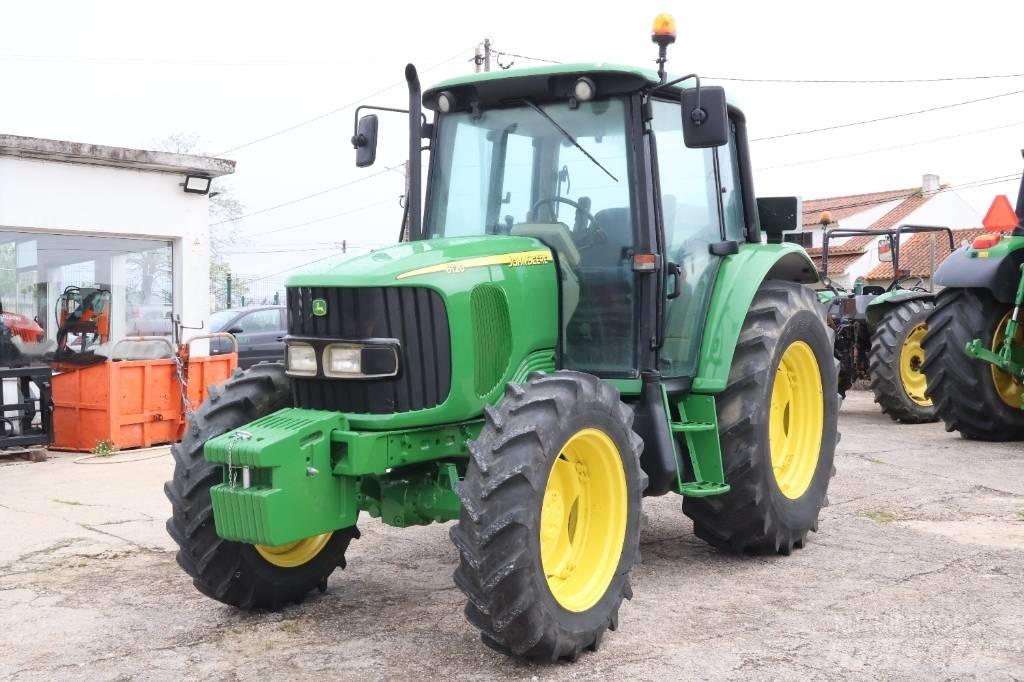 John Deere 6120 الجرارات