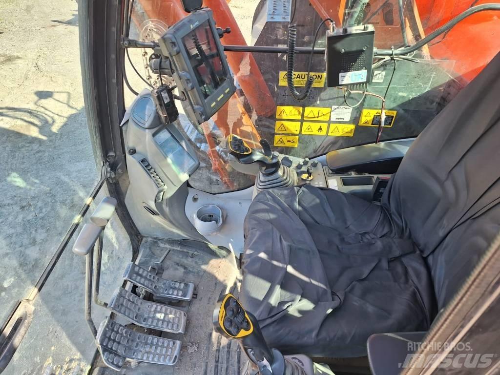 Hitachi ZX225USLC-5 حفارات زحافة