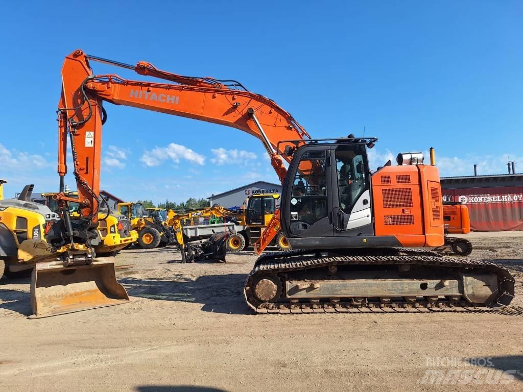 Hitachi ZX225USLC-5 حفارات زحافة