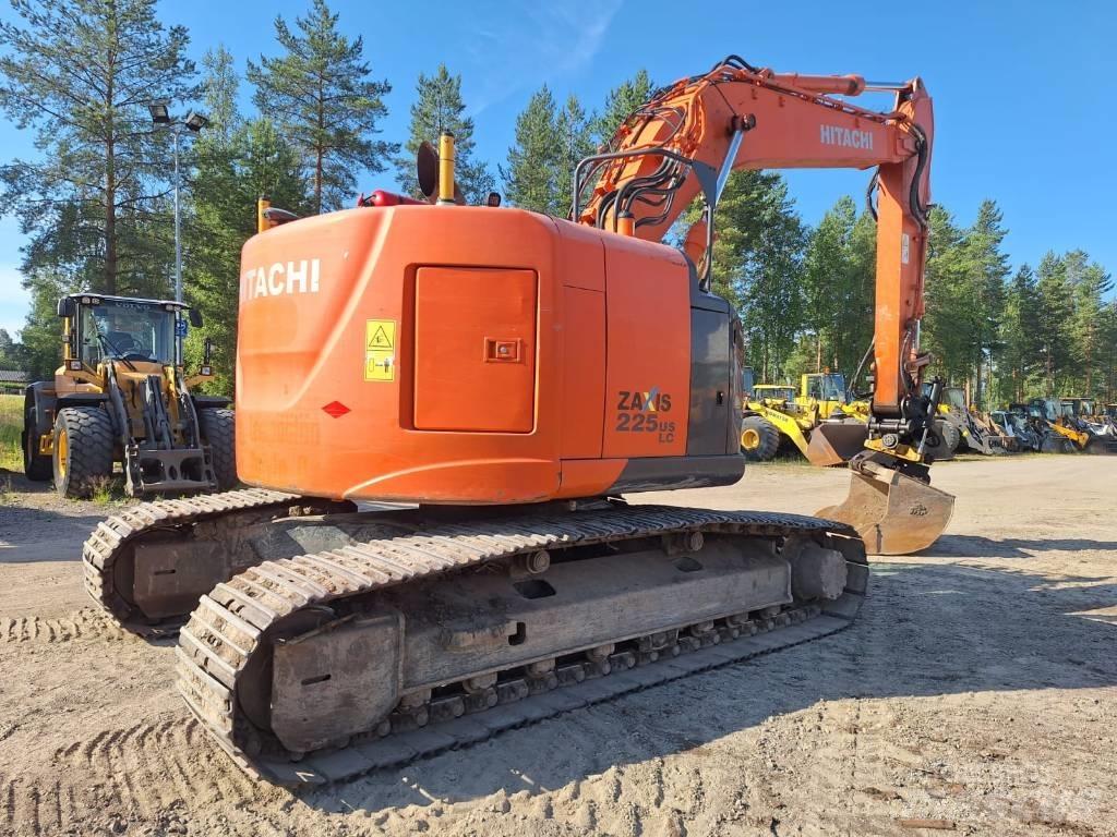 Hitachi ZX225USLC-5 حفارات زحافة