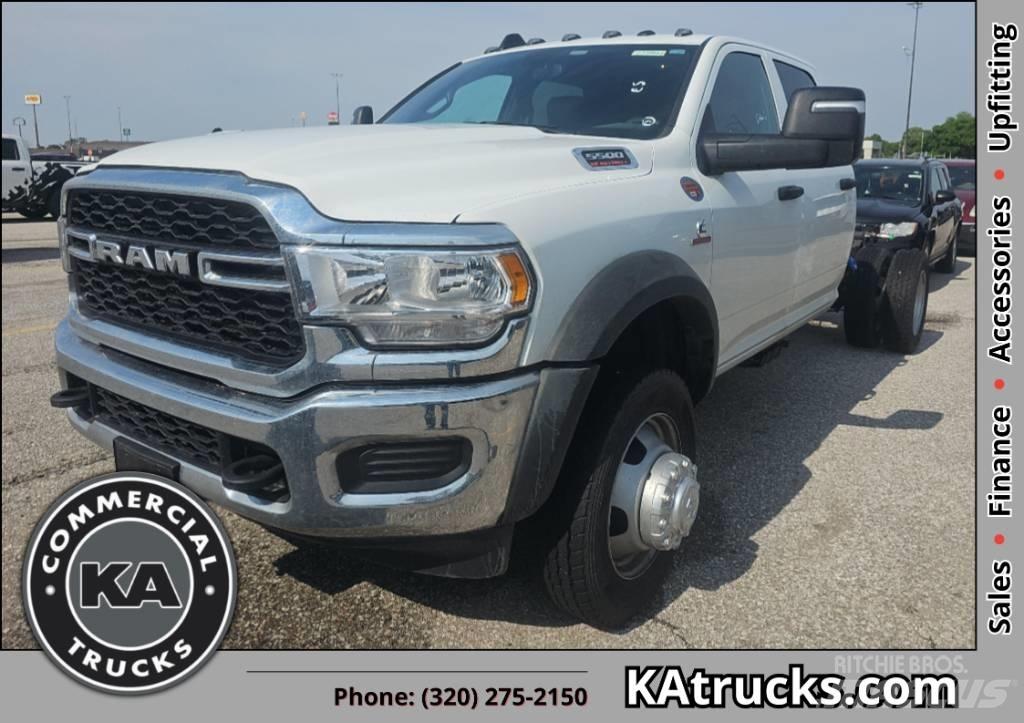 RAM 5500 TRADESMAN شاحنات بمقصورة وهيكل