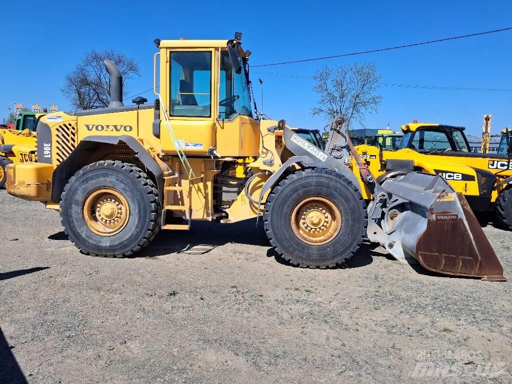 Volvo L 90 E لوادر بعجل